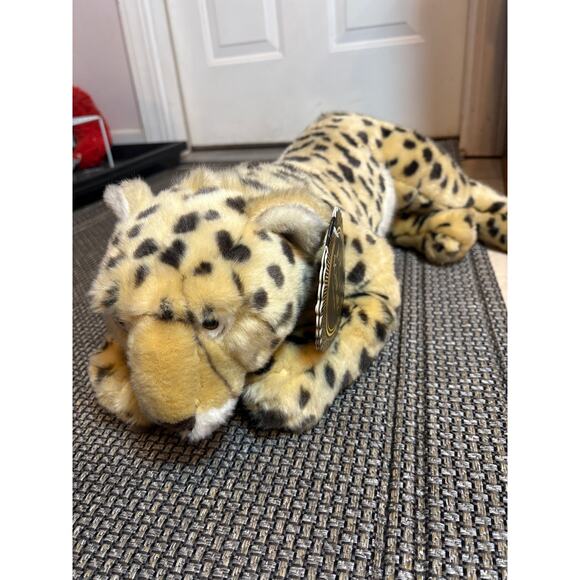 FAO Schwarz Stuffed Cheetah 21" Long (approx) - Picture 4 of 10